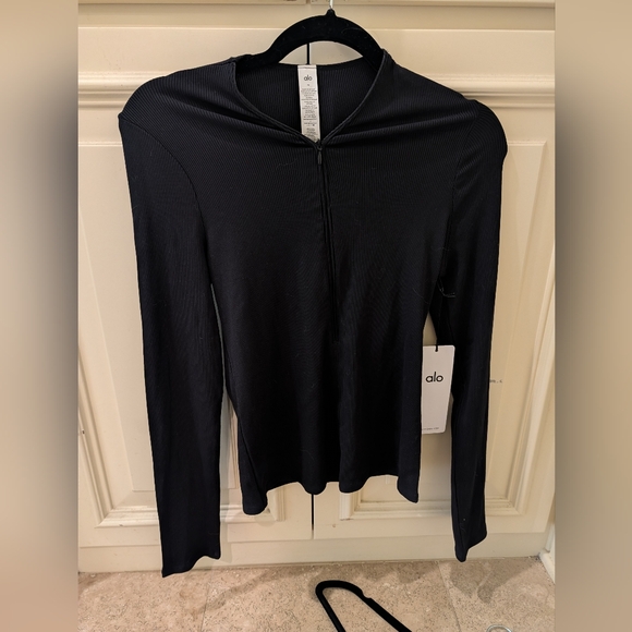 Alo Yoga Ribbed Mesmerize Long Sleeve Size M NWT - Picture 4 of 5